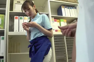 2h sáng lẻn vào phòng đụ cô vợ Nga của thằng bạn thân